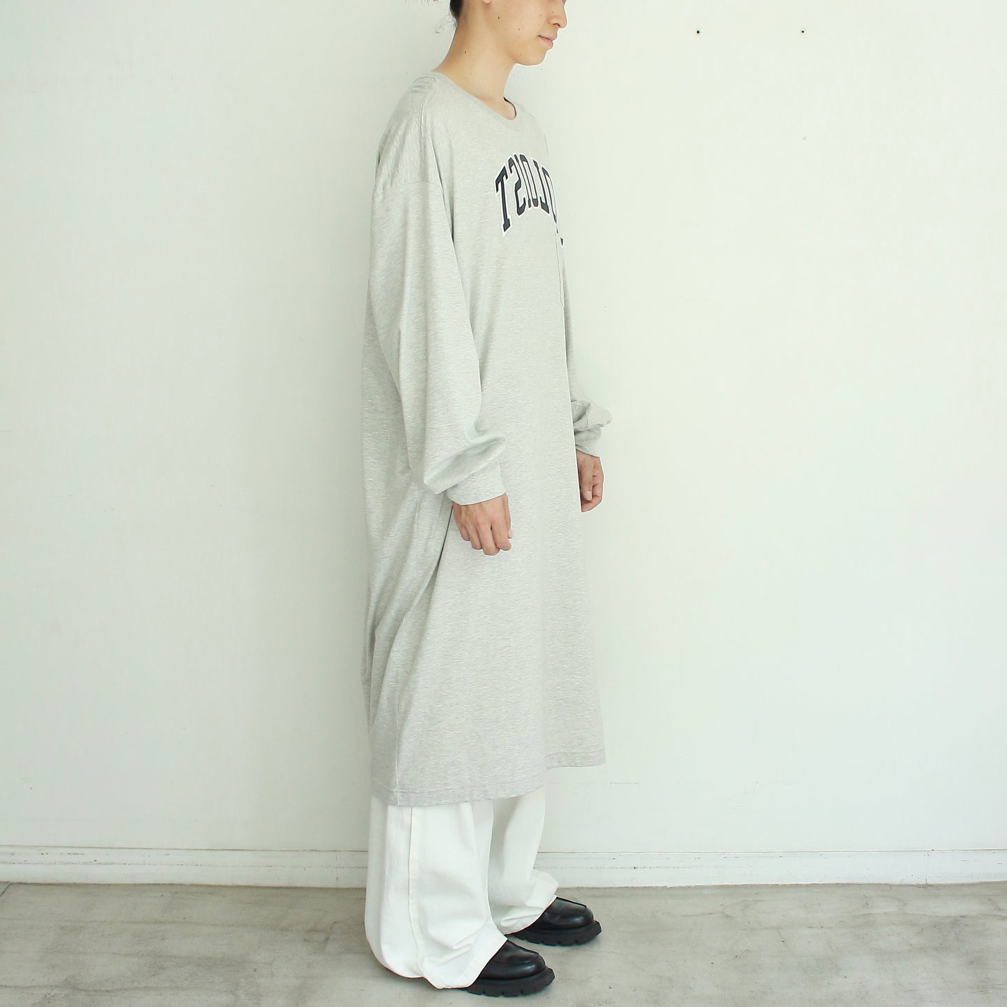 huge l/s tee.(soloist)