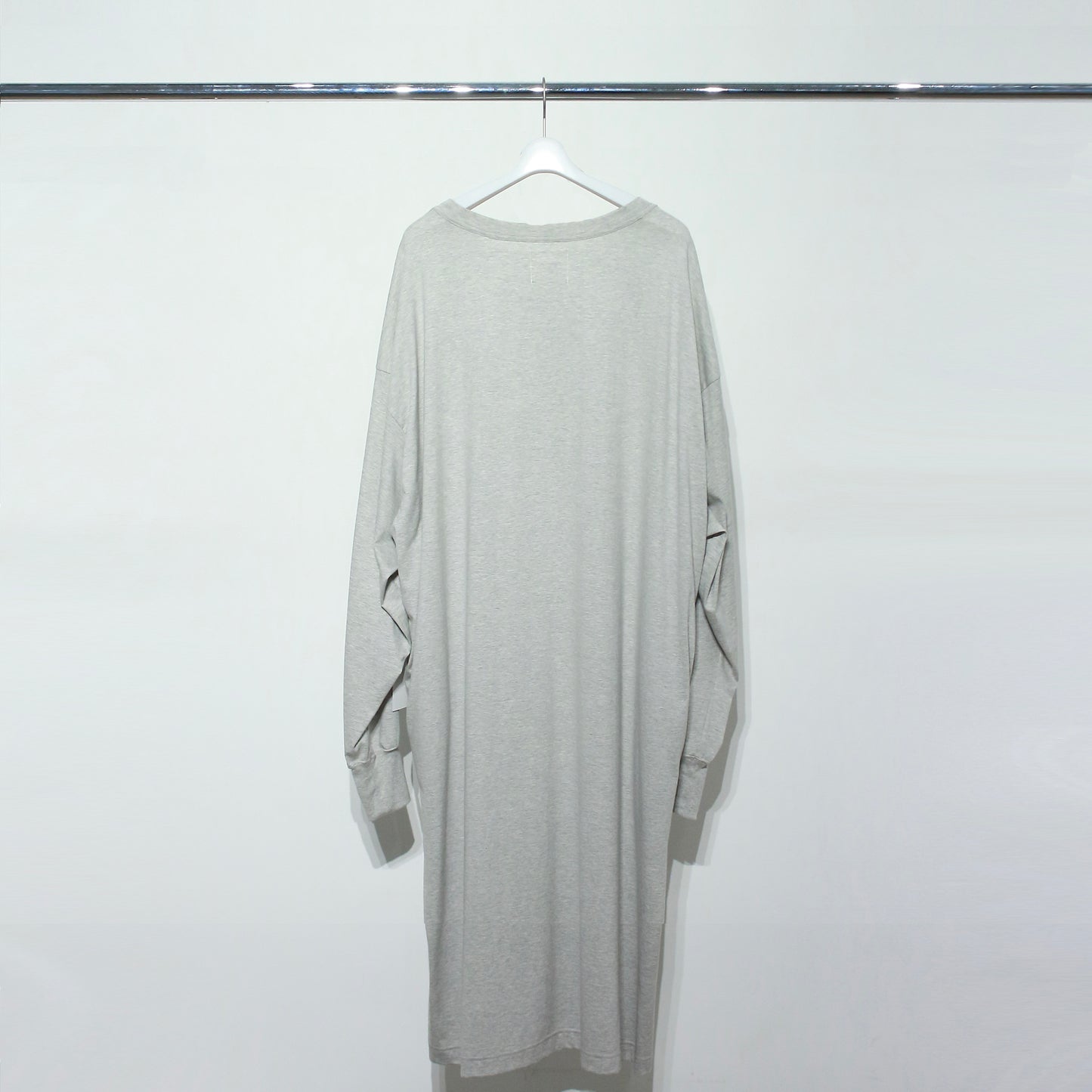 huge l/s tee.(soloist)