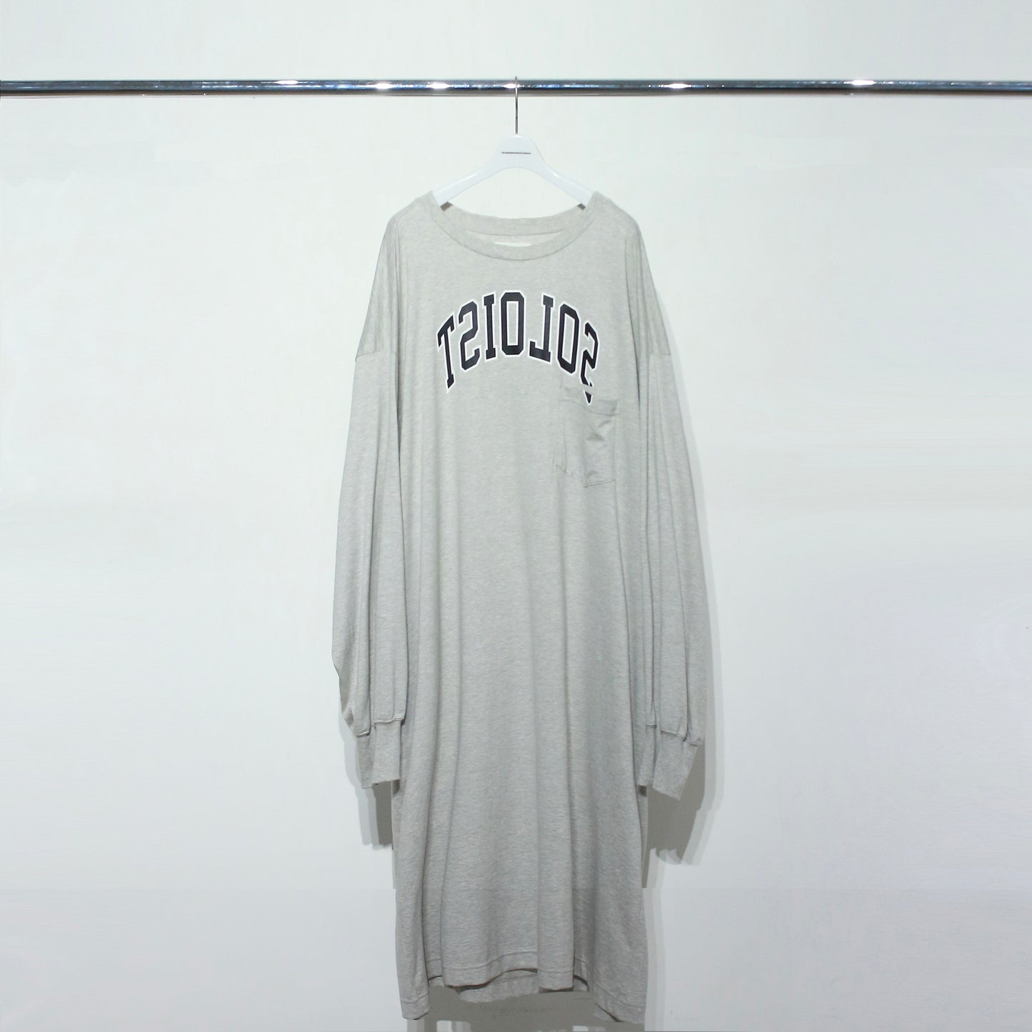 huge l/s tee.(soloist)