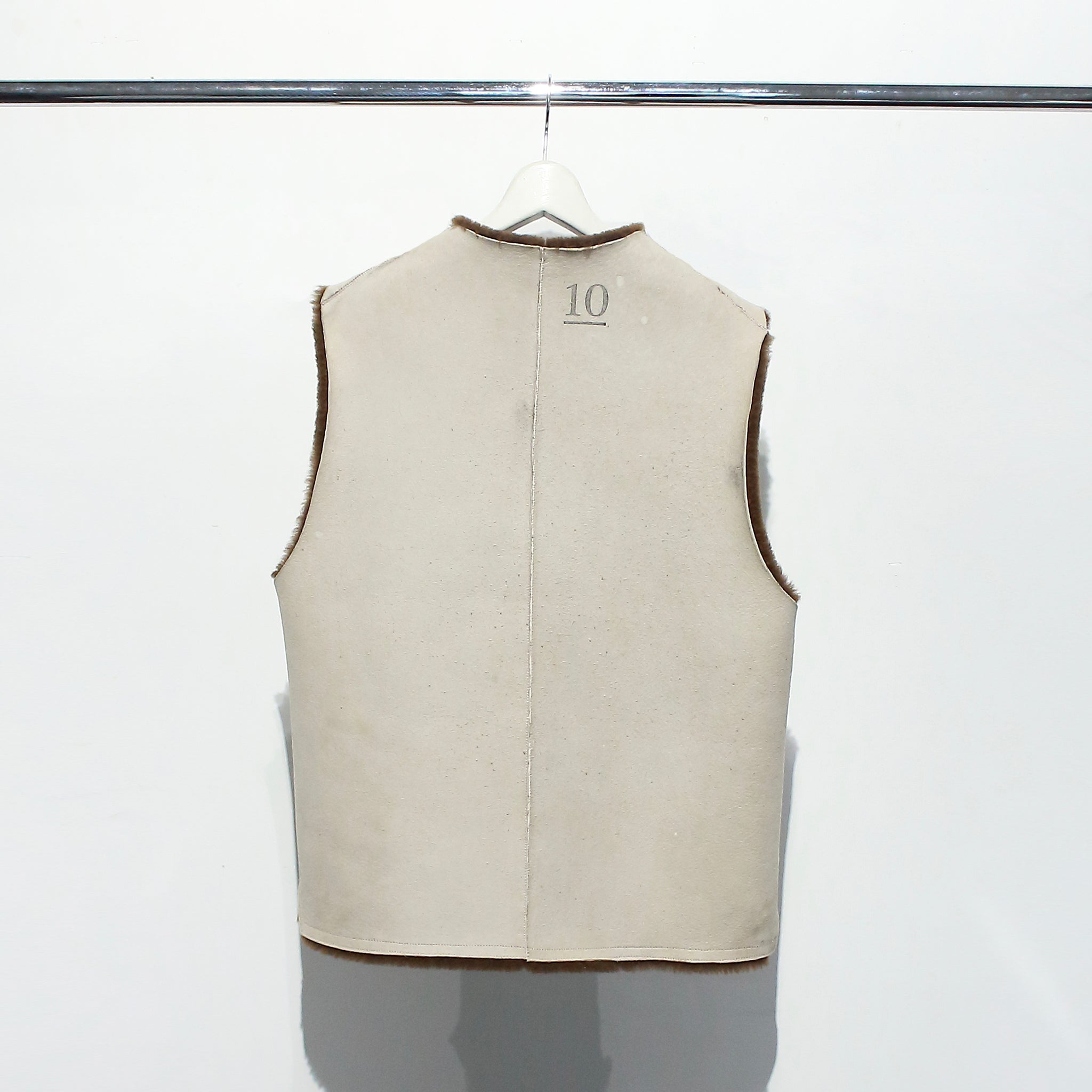 MOUTON VEST – M.I.U. online